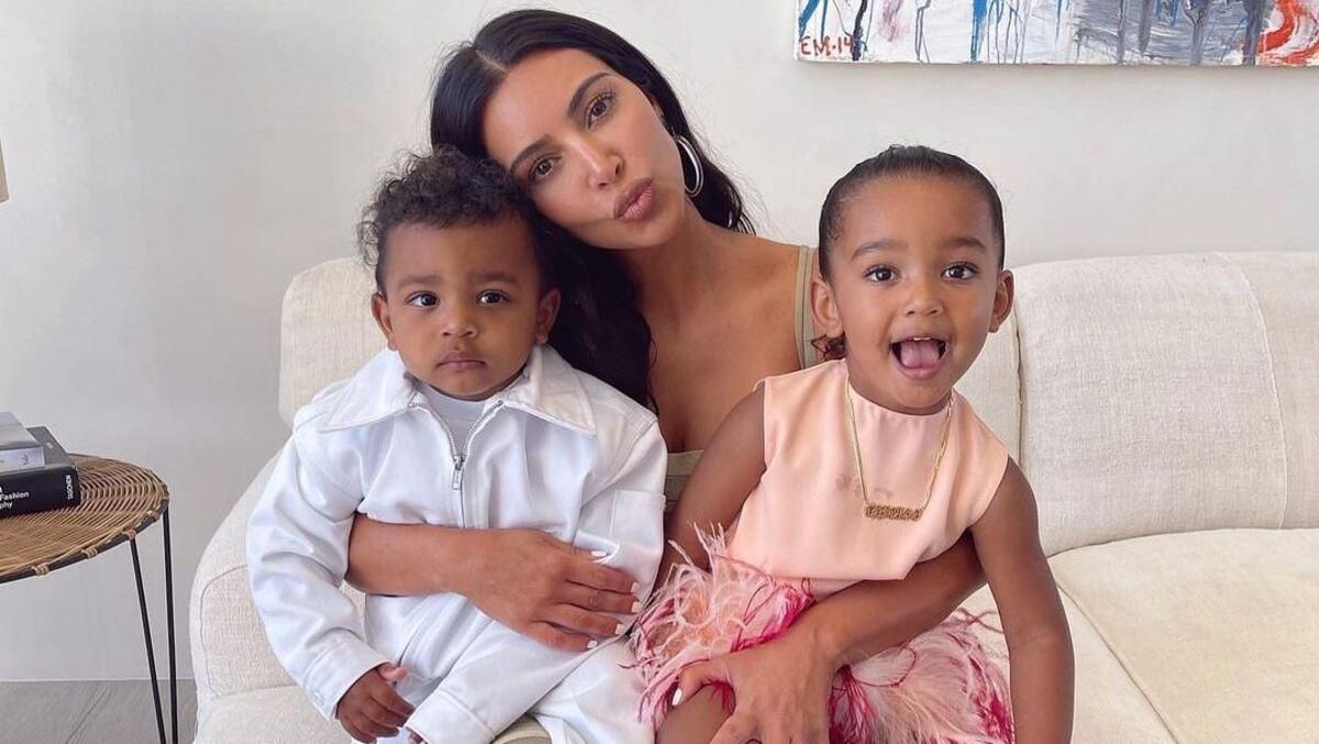 Кім Кардашян і всі її діти хворіли на коронавірус Кім Кардашян і всі її діти хворіли на коронавірус