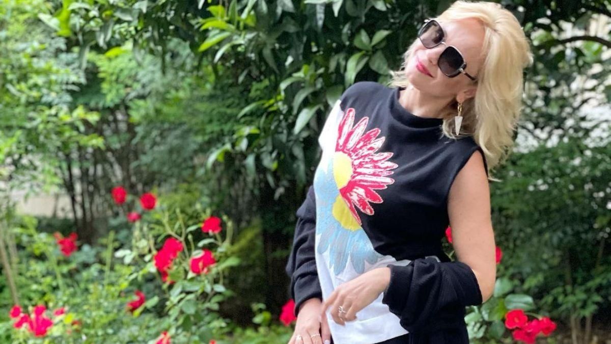 Лілія Ребрик захопила ефектним аутфітом у чорному костюмі: фото Лілія Ребрик захопила ефектним аутфітом у чорному костюмі: фото