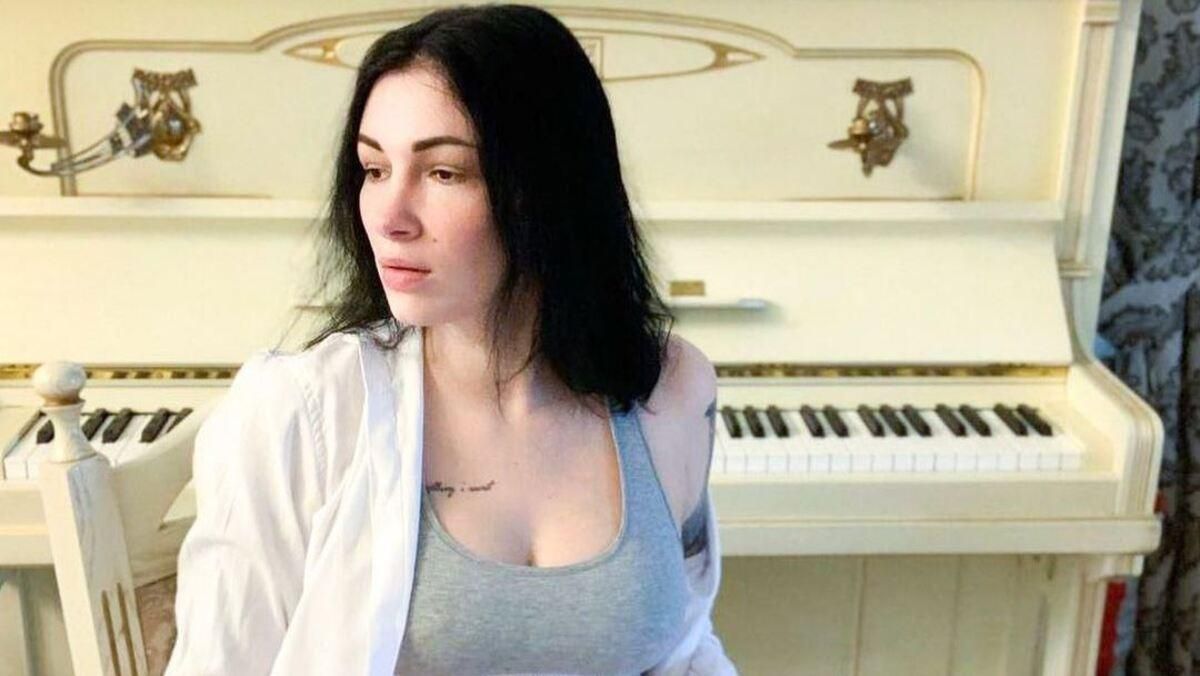 Анастасія Приходько відверто показала, як годує сина Анастасія Приходько відверто показала, як годує сина