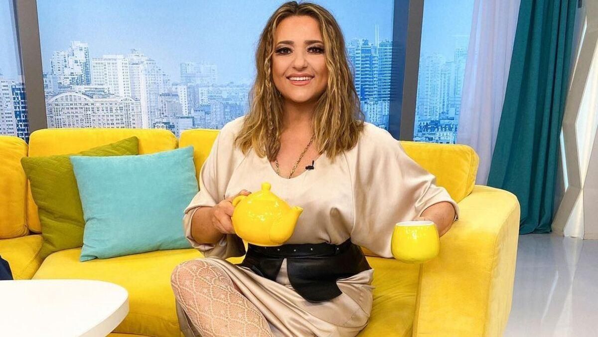 Наталья Могилевская захватила образом в атласном платье с корсетом Наталья Могилевская захватила образом в атласном платье с корсетом