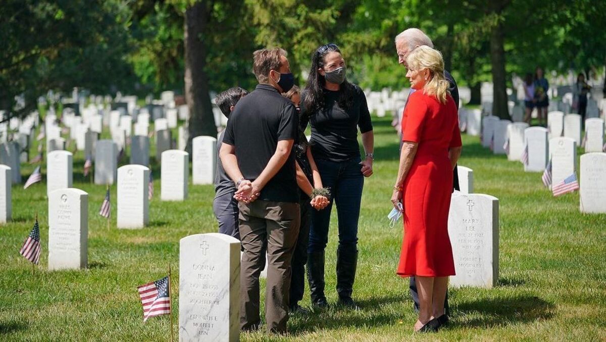 Джилл Байден з'явилась на публіці у червоній сукні: фото образу Джилл Байден з'явилась на публіці у червоній сукні: фото образу