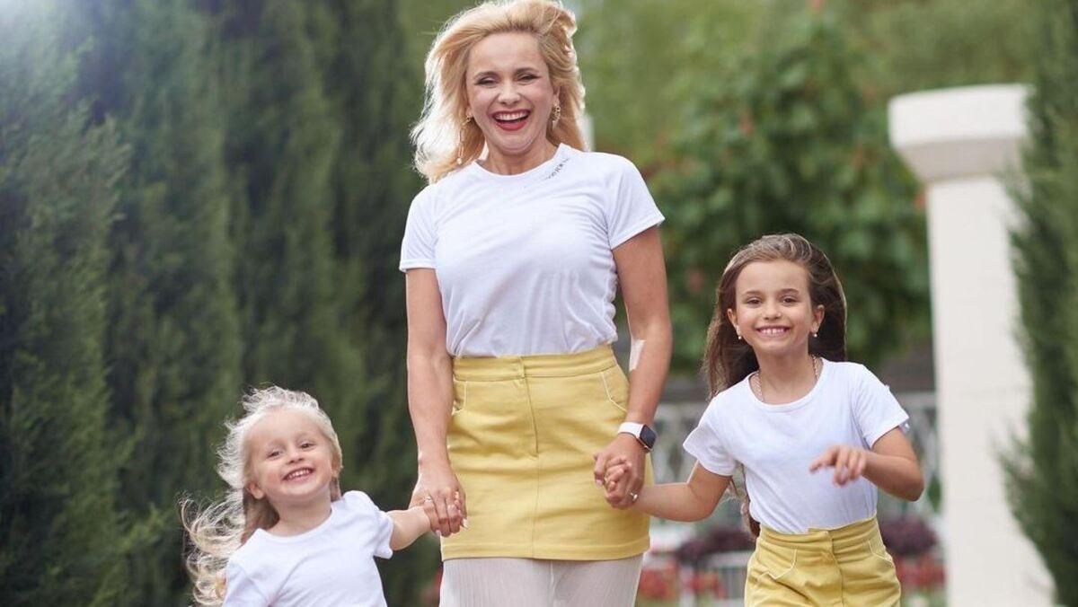 У сімейних look: Лілія Ребрик захопила миловидними знімками з доньками