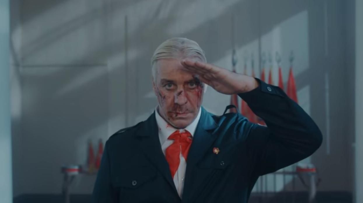 Тилль Линдеманн из Rammstein выпустил клип Ich hasse Kinder Тилль Линдеманн из Rammstein выпустил клип Ich hasse Kinder