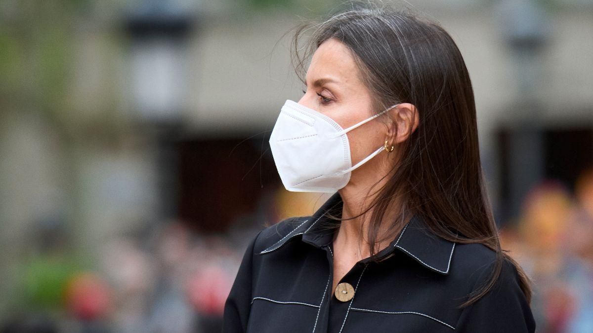 Королева Летиция для нового выхода выбрала черное платье: фото Королева Летиция для нового выхода выбрала черное платье: фото