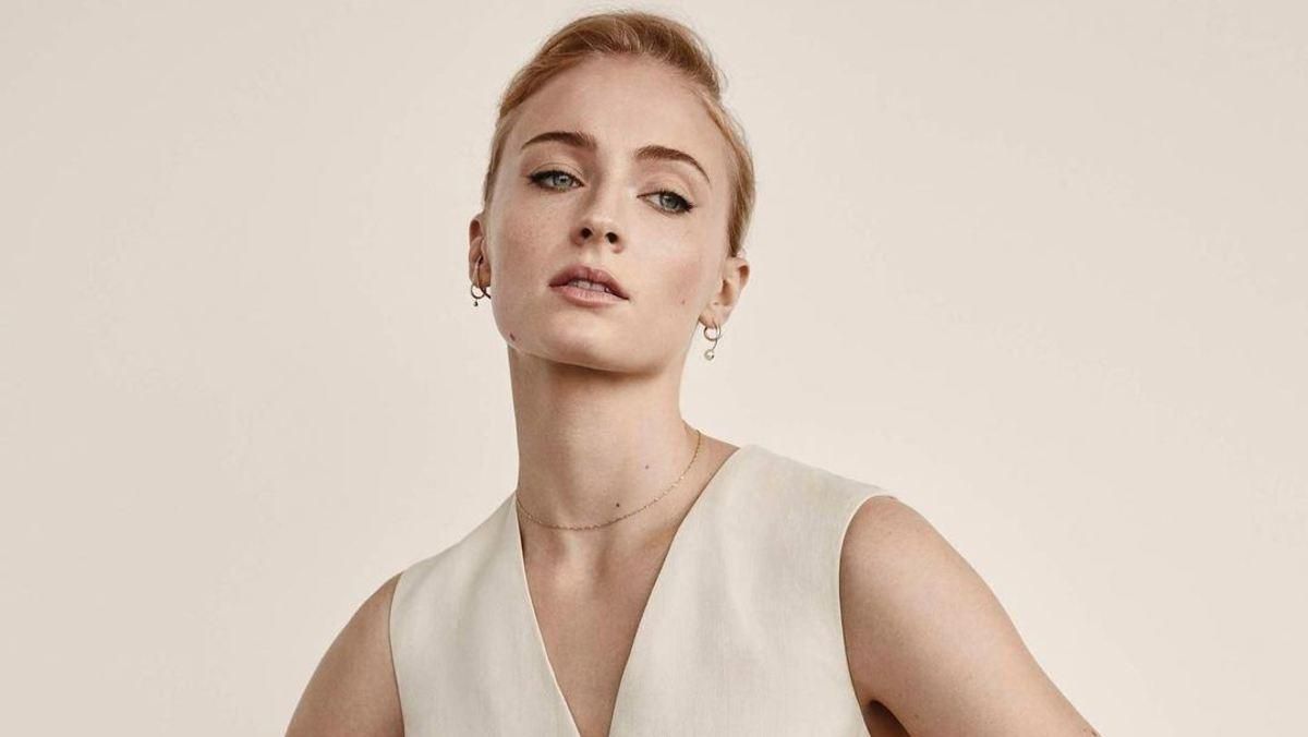 Софі Тернер спровокувала чутки про нетрадиційну орієнтацію Софі Тернер спровокувала чутки про нетрадиційну орієнтацію