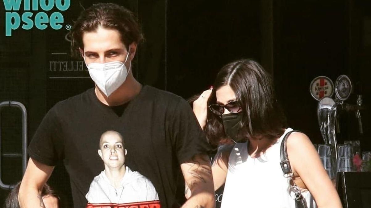 Соліста Måneskin сфотографували з коханою в Римі Соліста Måneskin сфотографували з коханою в Римі