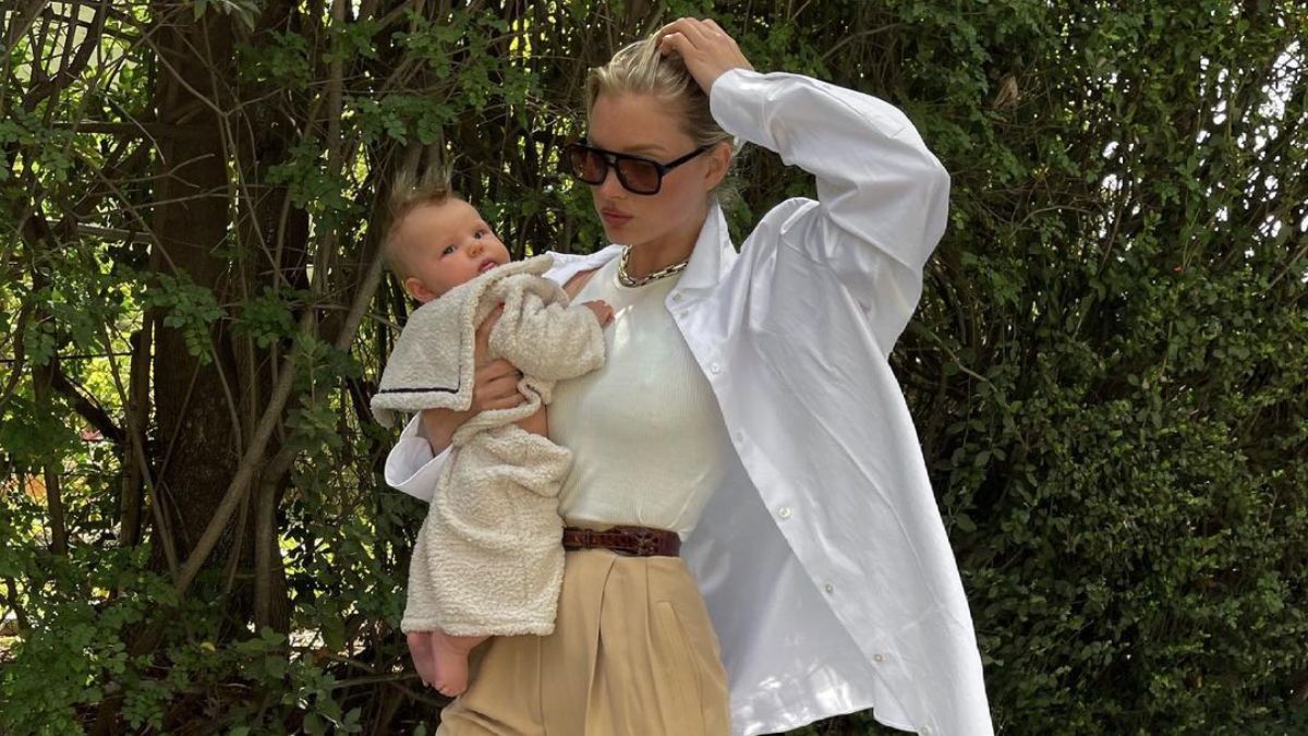 Ельза Госк засмагала разом із маленькою донькою: фото Ельза Госк засмагала разом із маленькою донькою: фото