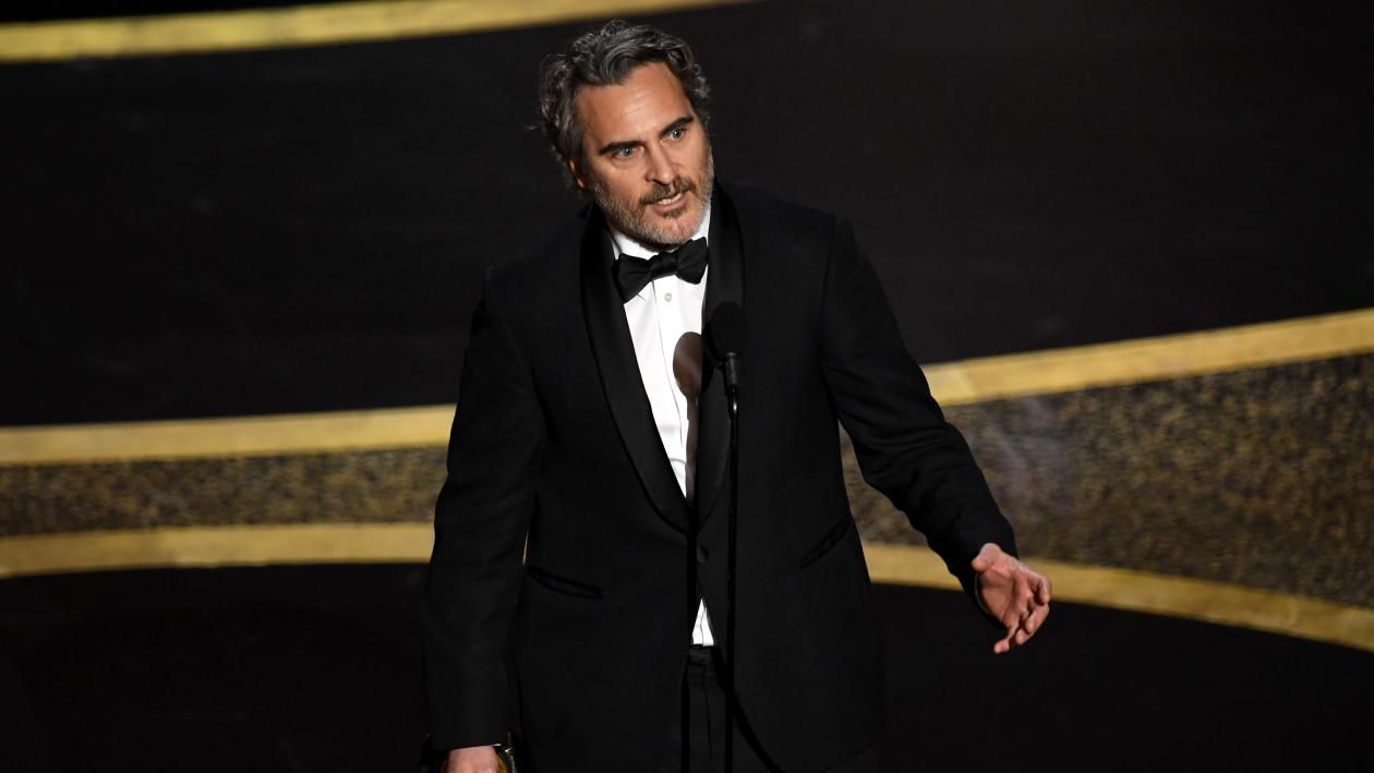 Хоакин Феникс поделился, будет ли воспитывать своего сына веганом Хоакин Феникс поделился, будет ли воспитывать своего сына веганом