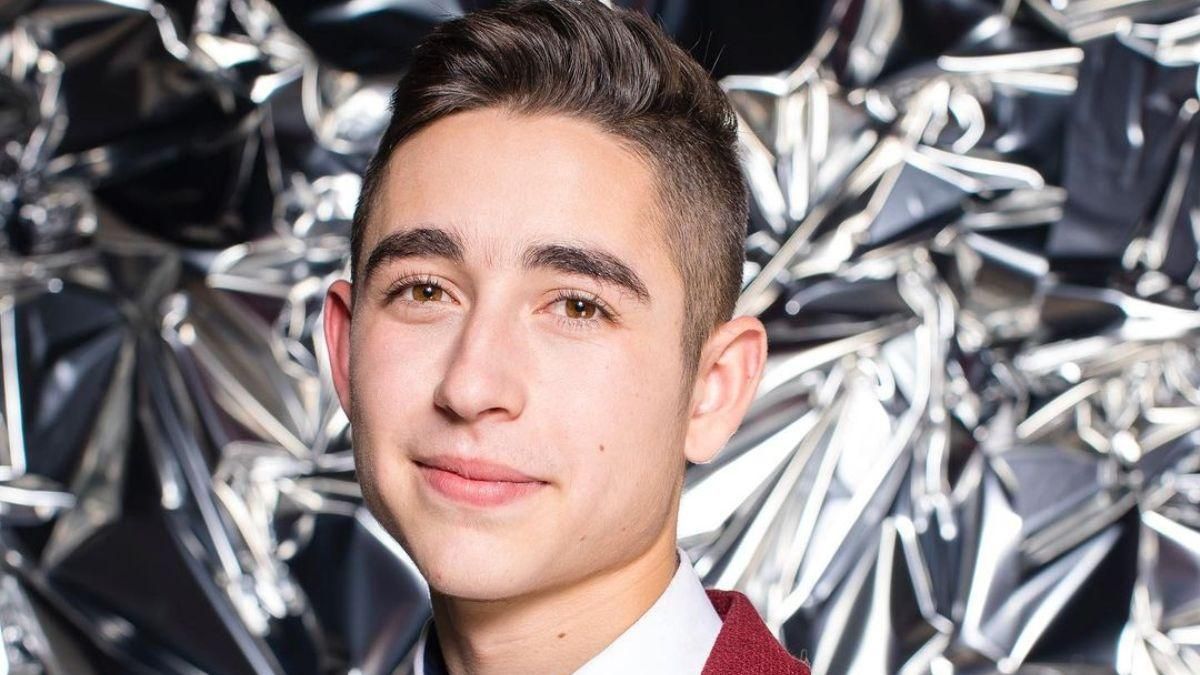 Роман Сасанчин після перемоги в Голосі країни працював у супермаркеті Роман Сасанчин після перемоги в Голосі країни працював у супермаркеті