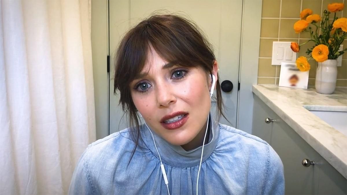 Зірка Месників Елізабет Олсен натякнула, що таємно вийшла заміж Зірка Месників Елізабет Олсен натякнула, що таємно вийшла заміж