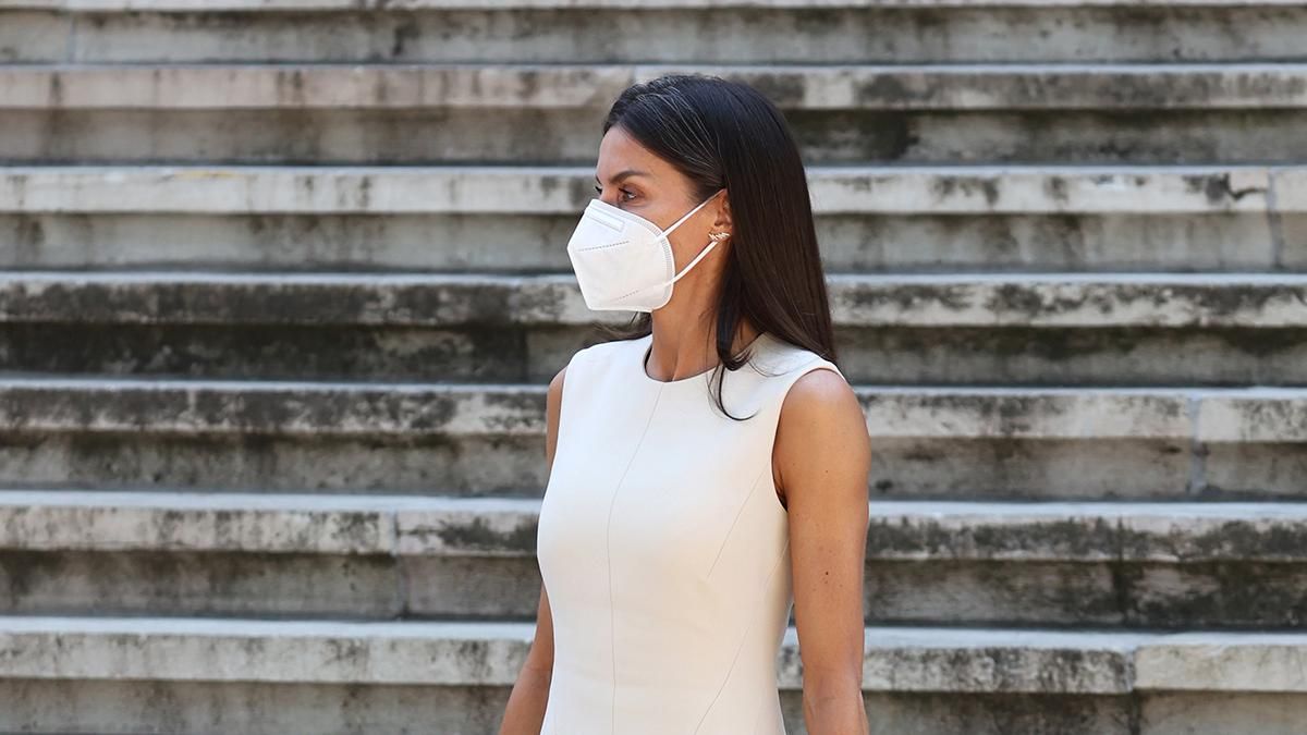 Летиция покорила выходом в элегантном молочном платье: фото Летиция покорила выходом в элегантном молочном платье: фото