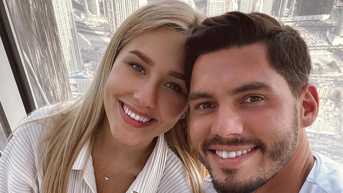 Добринін подарував Квітковій авто за понад 2 мільйони гривень: відео Добринін подарував Квітковій авто за понад 2 мільйони гривень: відео