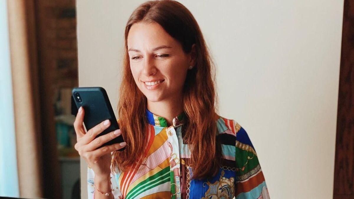 Дружина Григорія Решетника вразила образом у яскравій сукні: фото Дружина Григорія Решетника вразила образом у яскравій сукні: фото