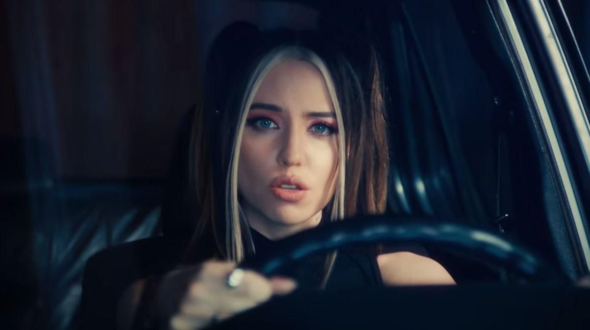 DOROFEEVA представила дерзкий клип на новый трек Почему: видео DOROFEEVA представила дерзкий клип на новый трек Почему: видео