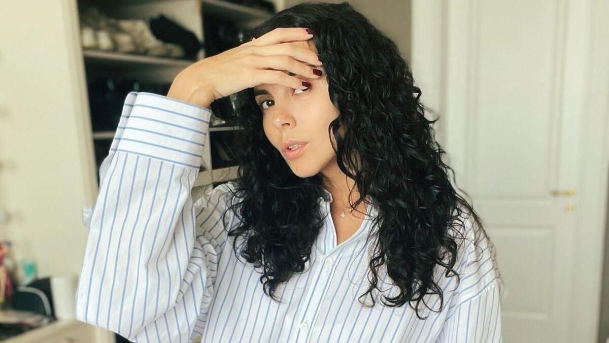 Настя Каменских показала стильный образ в рубашке оверсайз фото Настя Каменских показала стильный образ в рубашке оверсайз фото