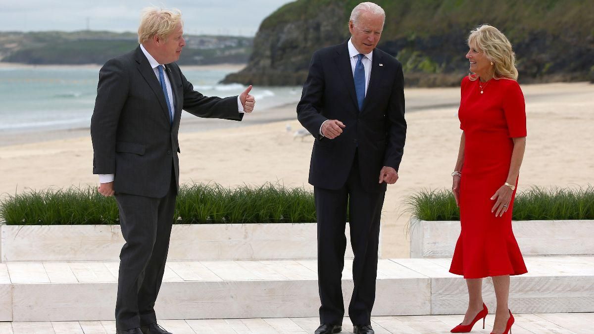 Джилл Байден повторила яскравий образ в червоній сукні: фото Джилл Байден повторила яскравий образ в червоній сукні: фото