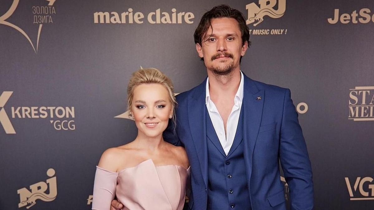 Тарас Цимбалюк появился на кинопремии с красавицей-невестой: фото Тарас Цимбалюк появился на кинопремии с красавицей-невестой: фото