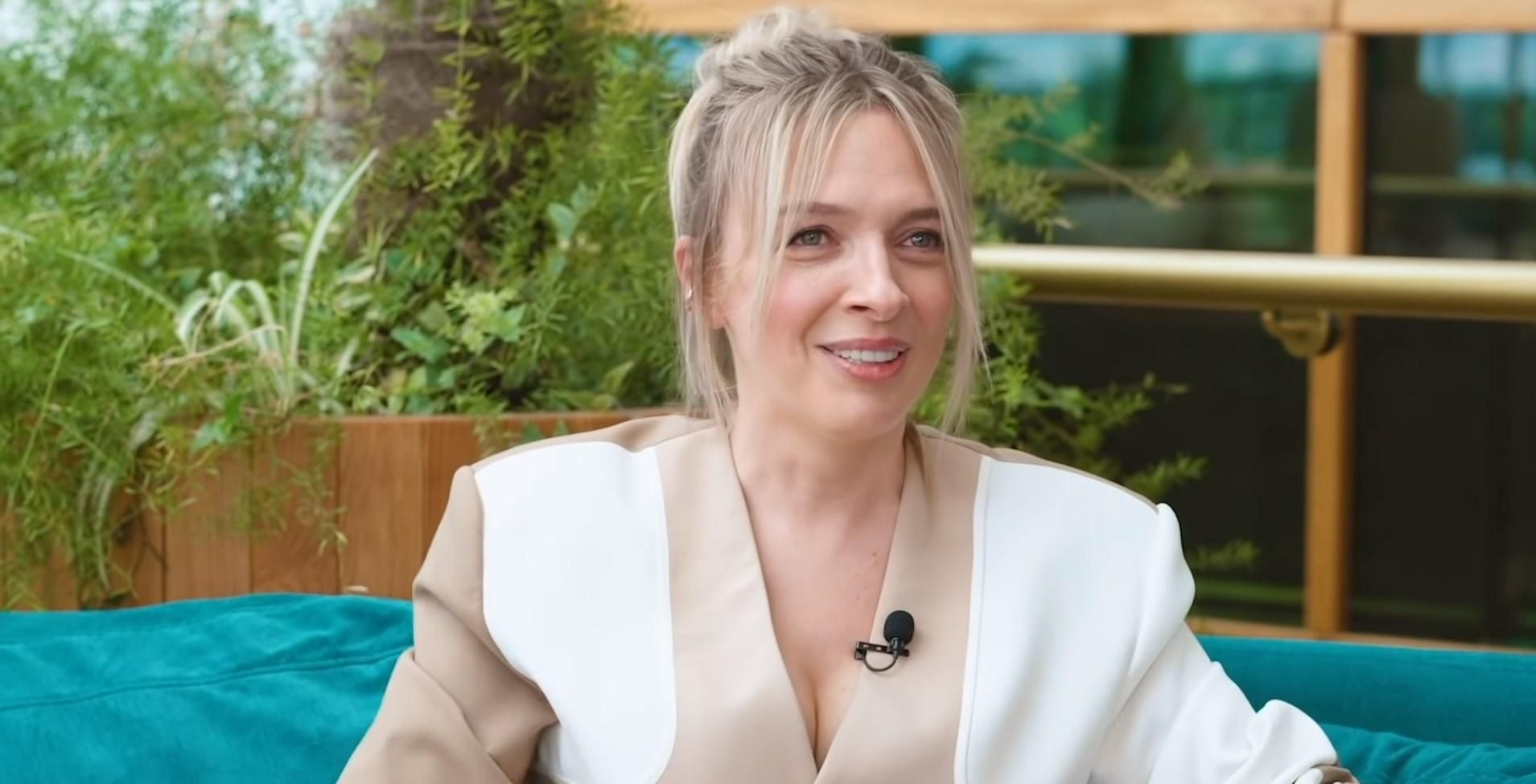 Василиса Фролова спонтанно забеременела после первого секса Василиса Фролова спонтанно забеременела после первого секса