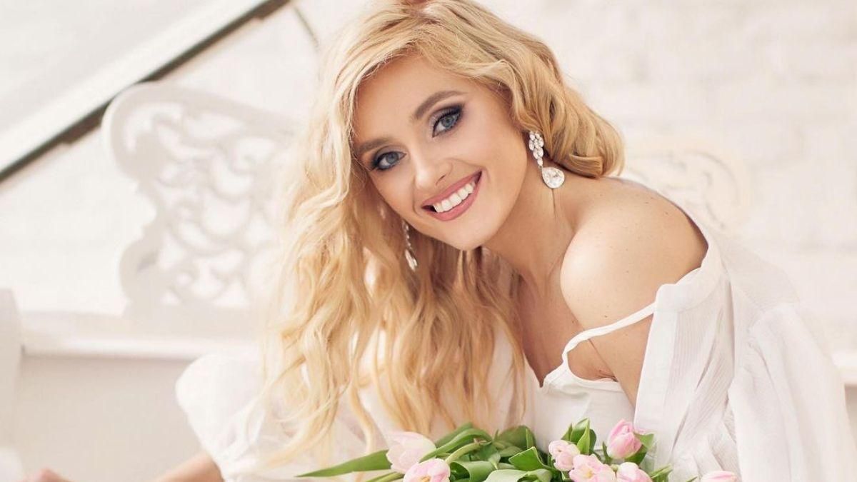 Ірина Федишин у білій сорочці та з тюльпанами: фото Ірина Федишин у білій сорочці та з тюльпанами: фото