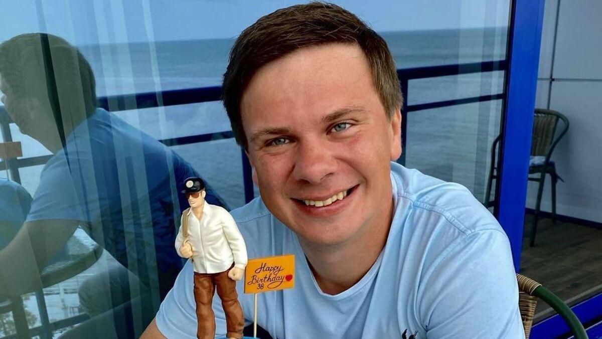 Дмитро Комаров показав оригінальний подарунок від дружини Дмитро Комаров показав оригінальний подарунок від дружини