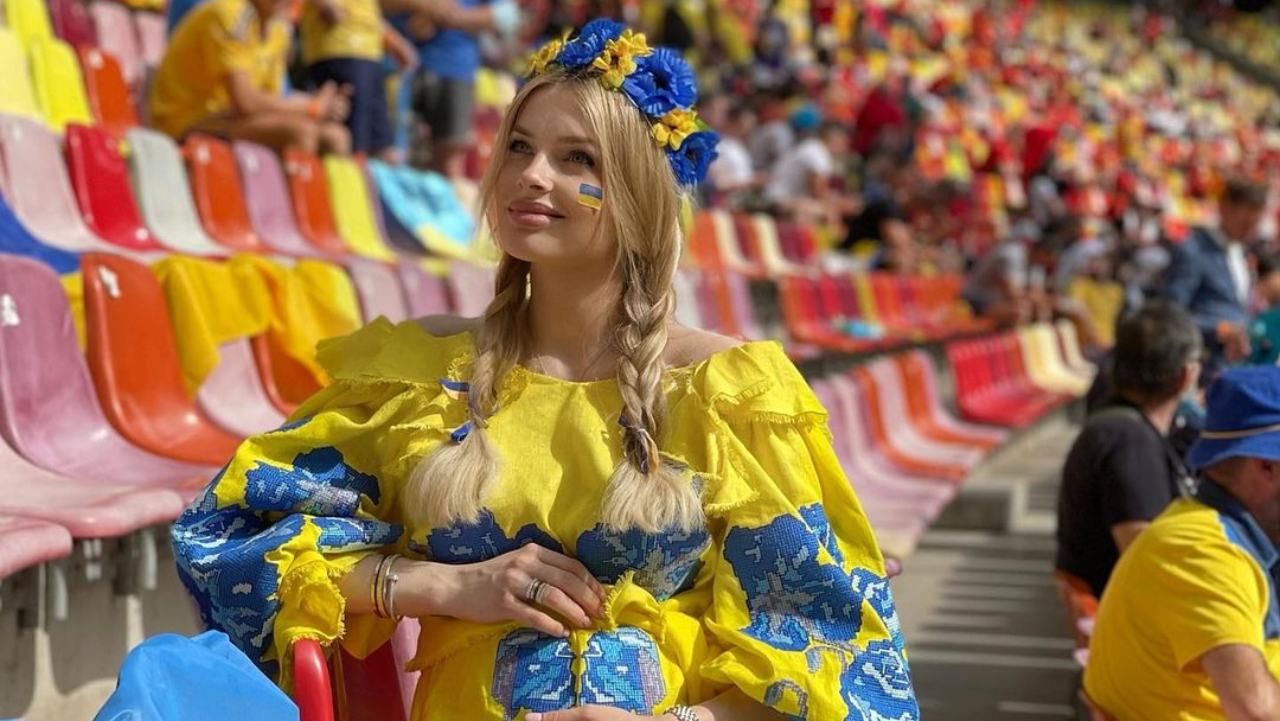 Беременная жена Зинченко поздравила сборную с победой Беременная жена Зинченко поздравила сборную с победой