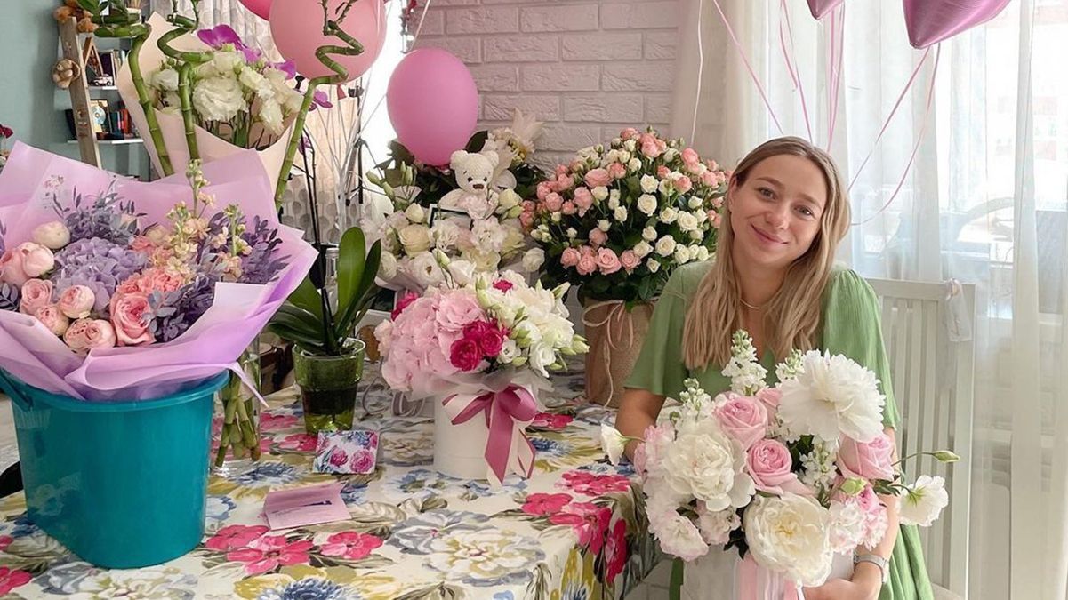 Жену Виктора Павлика выписали из роддома: видео Жену Виктора Павлика выписали из роддома: видео