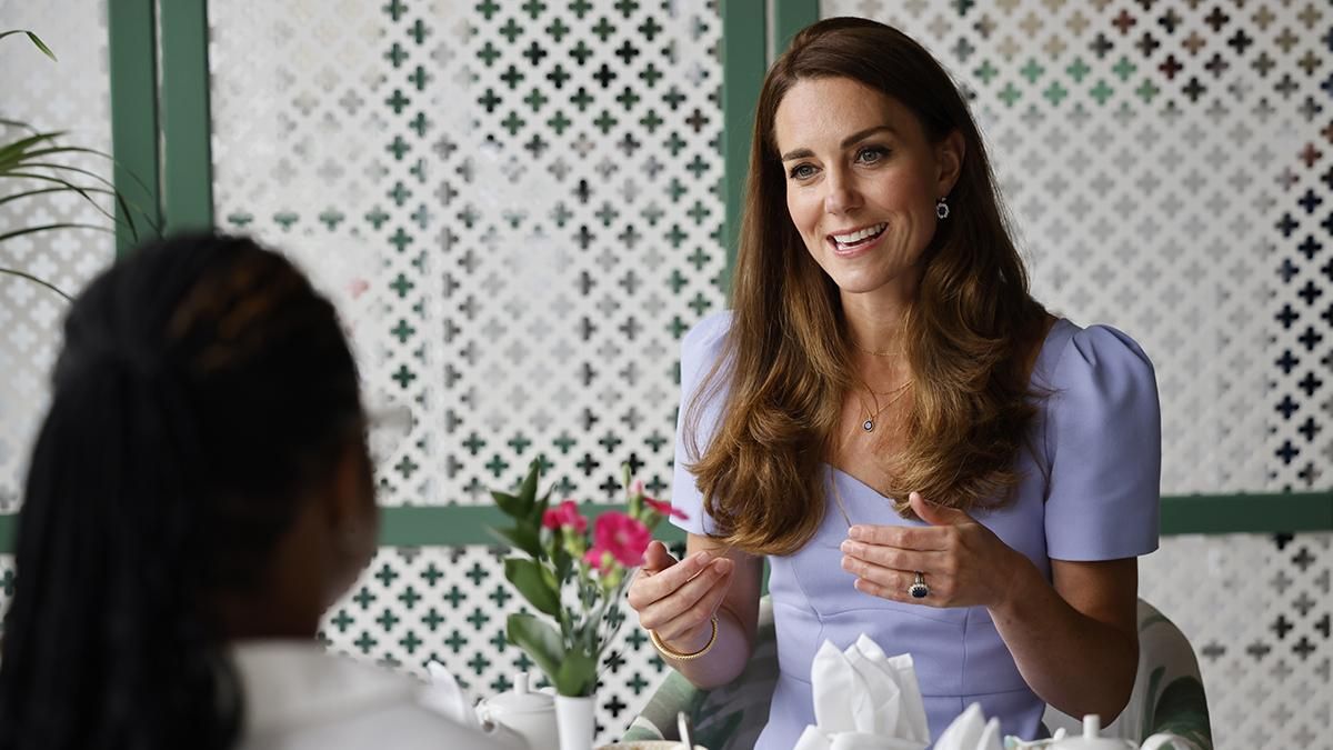 Кейт Міддлтон вийшла у світ в бузковій сукні: фото Кейт Міддлтон вийшла у світ в бузковій сукні: фото