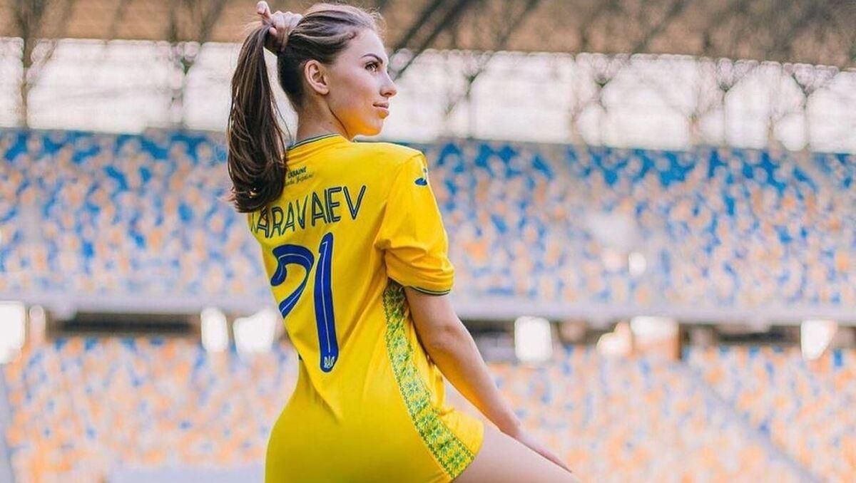 Евро-2020: горячие фанатки сборной Украины - пикантные снимки