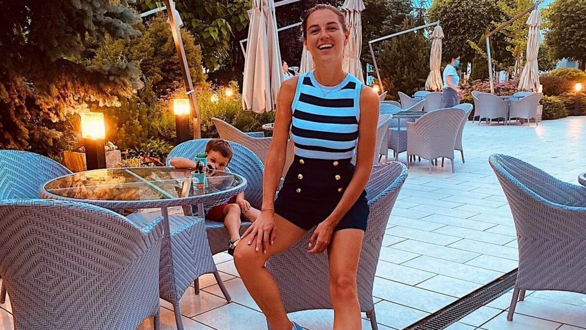 Дружина Решетника захопила стильним варіантом повсякденного образу Дружина Решетника захопила стильним варіантом повсякденного образу