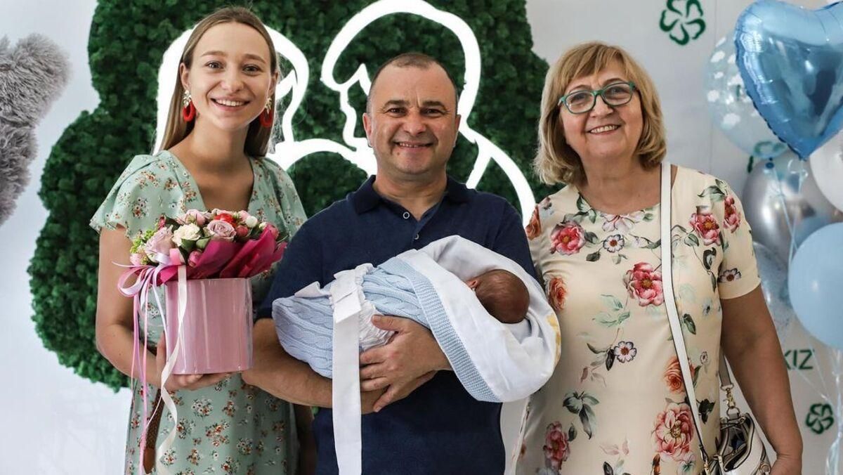 Жена Павлика показала трогательные фото с выписки из роддома Жена Павлика показала трогательные фото с выписки из роддома