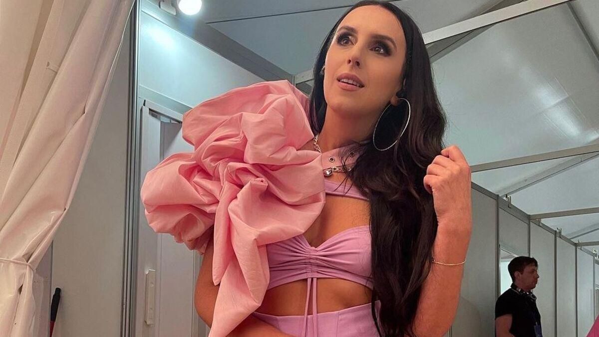 Джамала захопила розкішним образом у бузковому костюмі: фото Джамала захопила розкішним образом у бузковому костюмі: фото