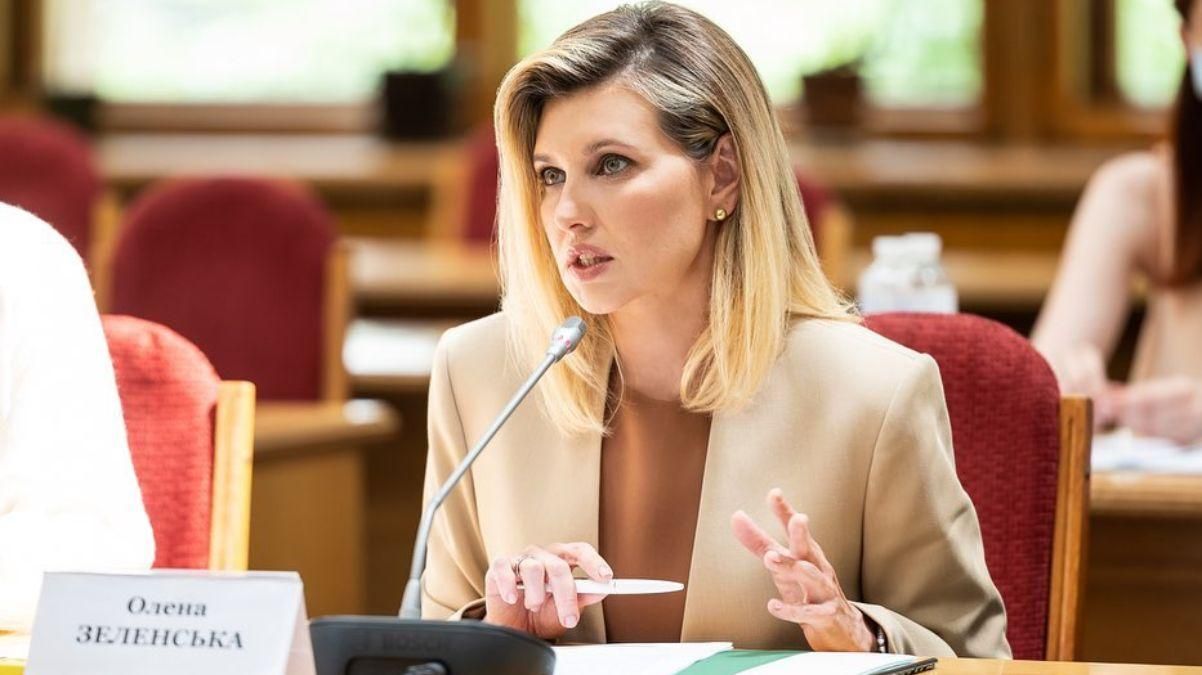 Елена Зеленская ошеломила образом в бежевом костюме: фото Елена Зеленская ошеломила образом в бежевом костюме: фото