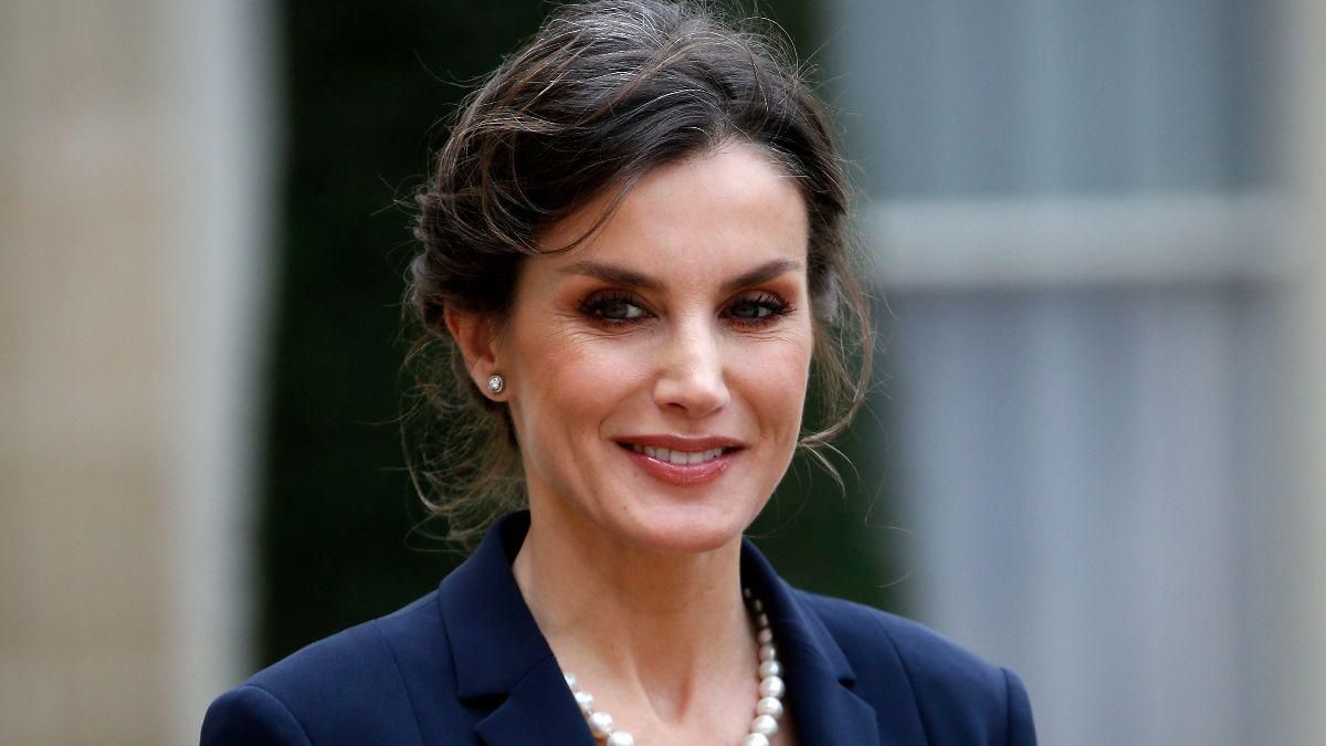 Королева Летиция очаровала образом в платье от Виктории Бекхэм: фото Королева Летиция очаровала образом в платье от Виктории Бекхэм: фото