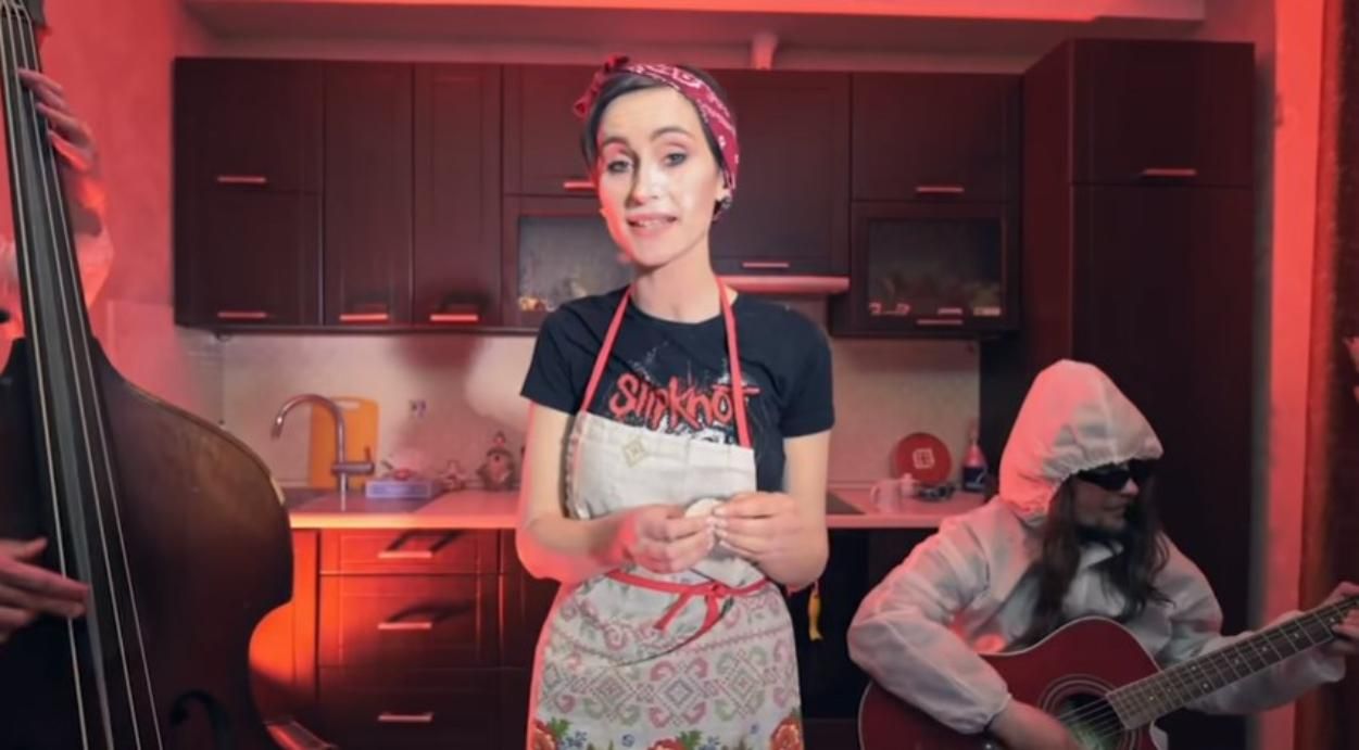 Солистка Go_A лепит вареники с вишнями под SHUM: миллион просмотров Солистка Go_A лепит вареники с вишнями под SHUM: миллион просмотров