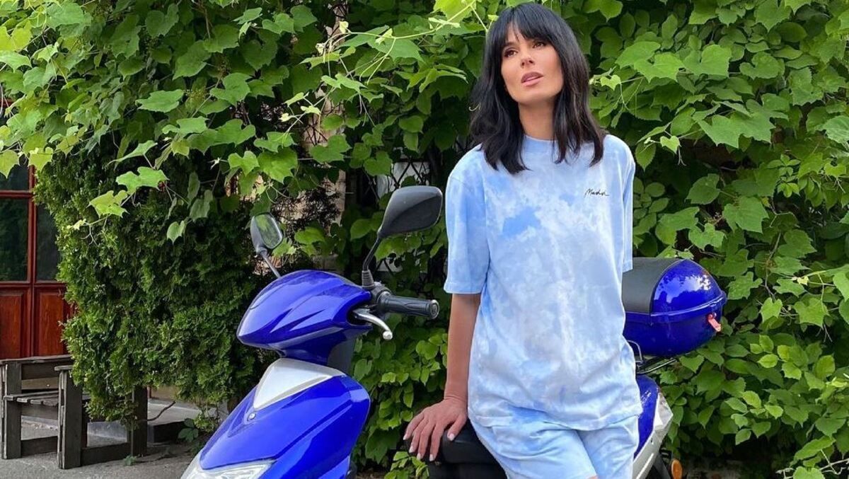 Маша Ефросинина очаровала образом в костюме с принтом tie-dye Маша Ефросинина очаровала образом в костюме с принтом tie-dye