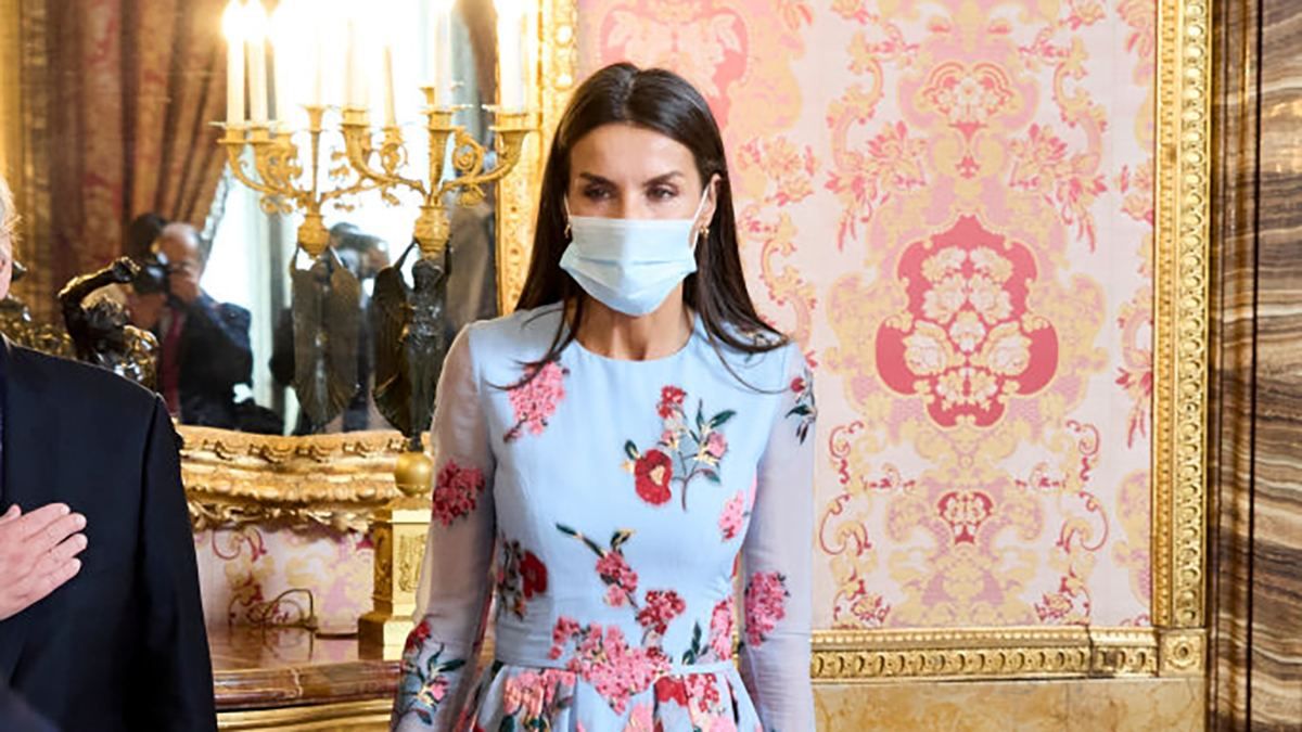 Летиція захопила образом у квітковій сукні з вишивкою: фото Летиція захопила образом у квітковій сукні з вишивкою: фото