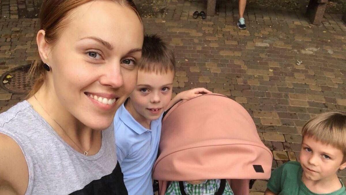 Alyosha замилувала мережу чарівним фото з дітьми Alyosha замилувала мережу чарівним фото з дітьми