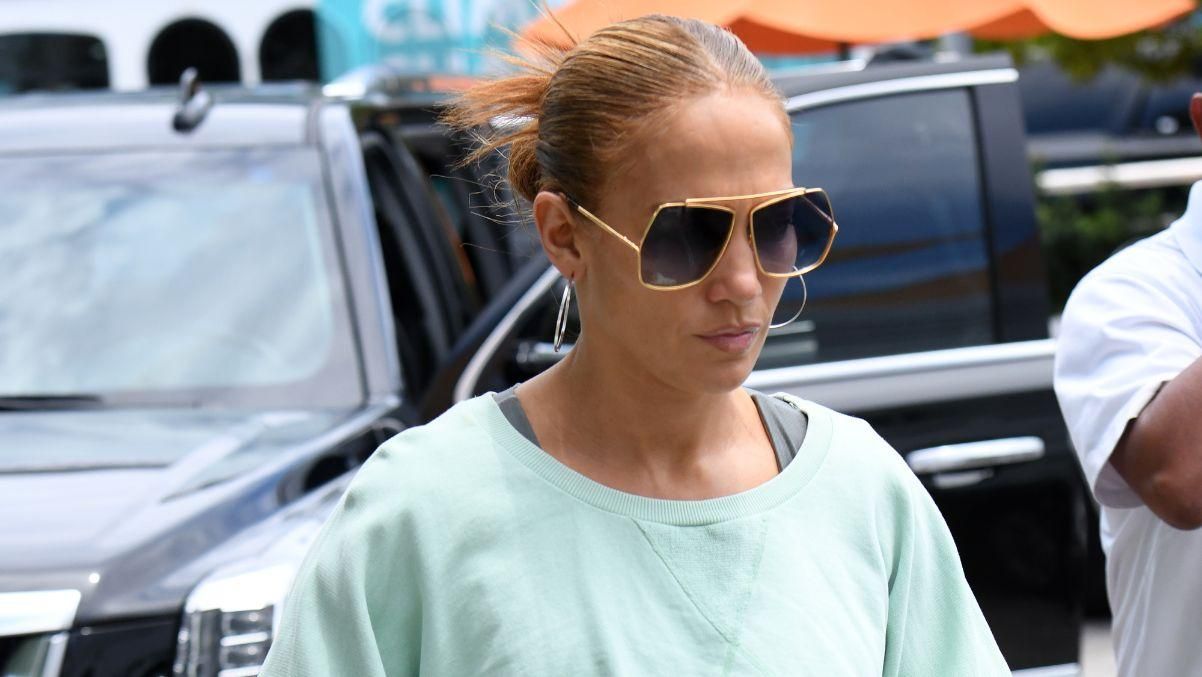 Дженніфер Лопес і Бен Аффлек під час прогулянки обіймалися: фото Дженніфер Лопес і Бен Аффлек під час прогулянки обіймалися: фото