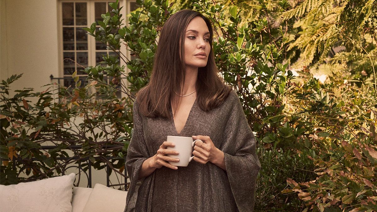 Анджелина Джоли познакомила сына с The Weeknd Анджелина Джоли познакомила сына с The Weeknd