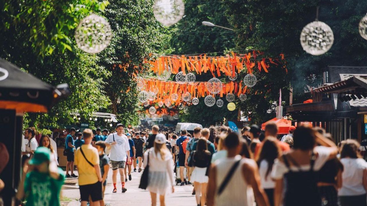 Atlas Weekend 5 июля 2021: фото и видео первого дня фестиваля Atlas Weekend 5 июля 2021: фото и видео первого дня фестиваля