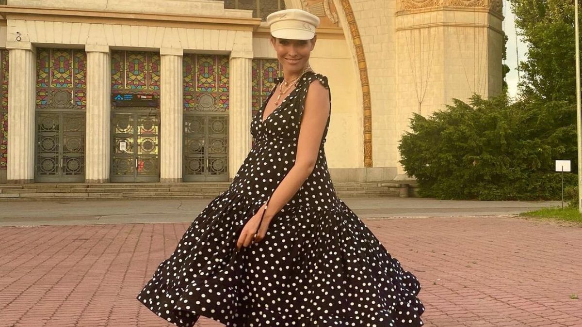 Катя Осадчая очаровала элегантным образом в черном платье: фото