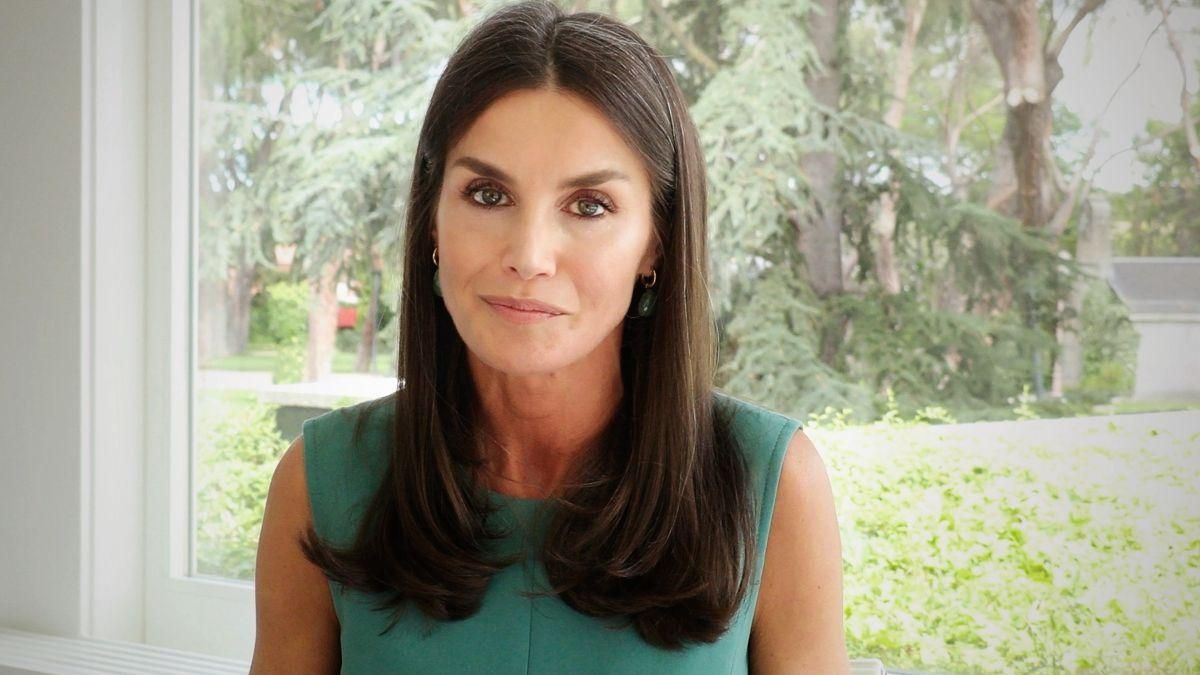 Королева Летиция поразила элегантным образом в изумрудном платье: фото Королева Летиция поразила элегантным образом в изумрудном платье: фото