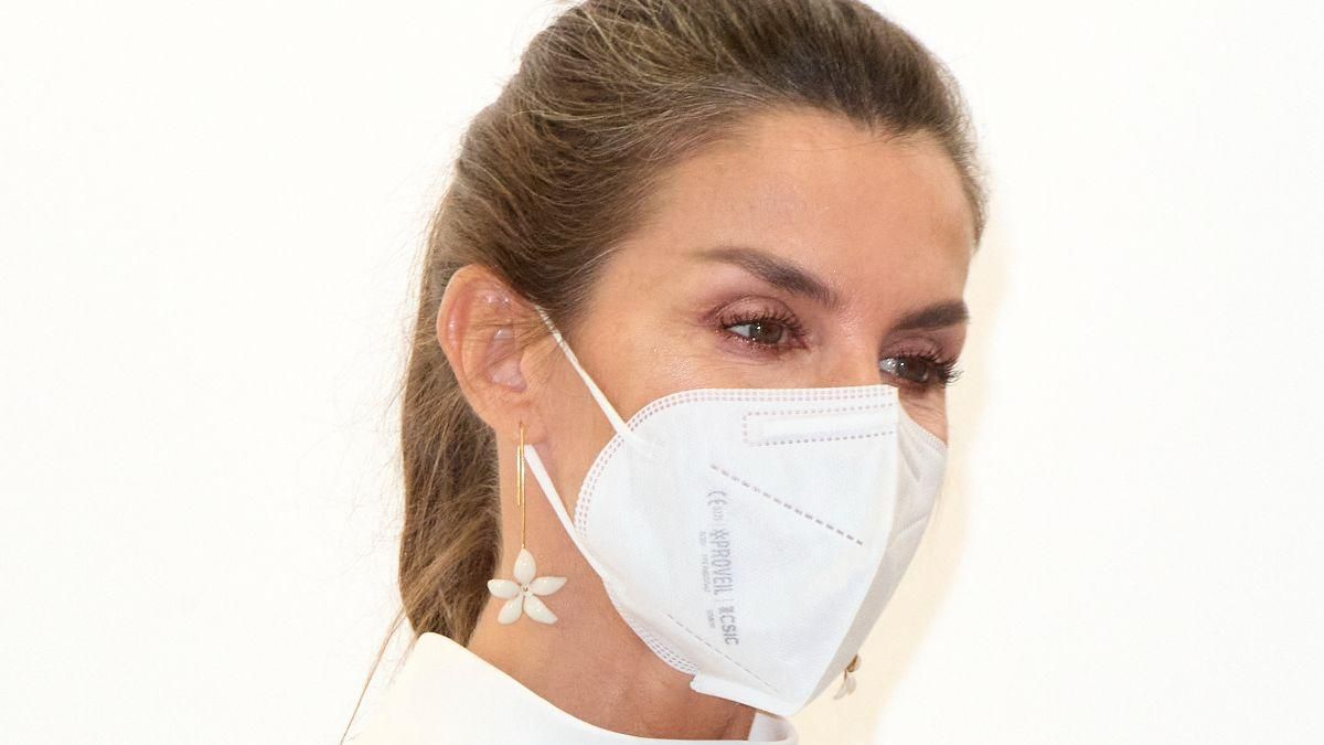 Королева Летиція підкорила бездоганним образом у білому вбранні: фото Королева Летиція підкорила бездоганним образом у білому вбранні: фото