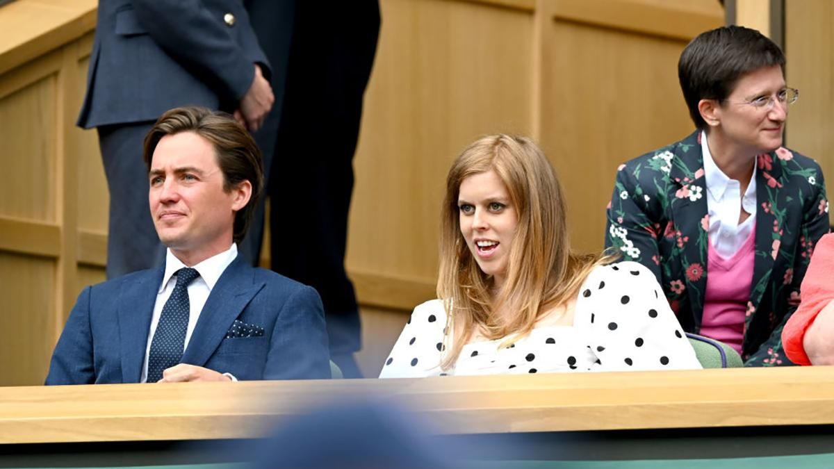 Беременная принцесса Беатрис впервые появилась на публике: фото Беременная принцесса Беатрис впервые появилась на публике: фото