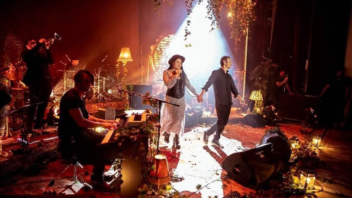 Святослав Вакарчук ответил на слухи о романе с 23-летней певицей Святослав Вакарчук ответил на слухи о романе с 23-летней певицей