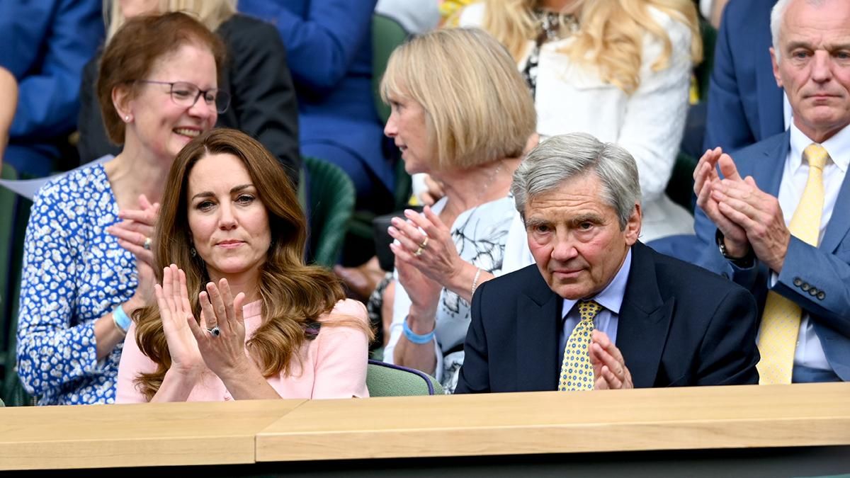 Кейт Міддлтон вийшла у світ з батьком: рідкісні фото Кейт Міддлтон вийшла у світ з батьком: рідкісні фото