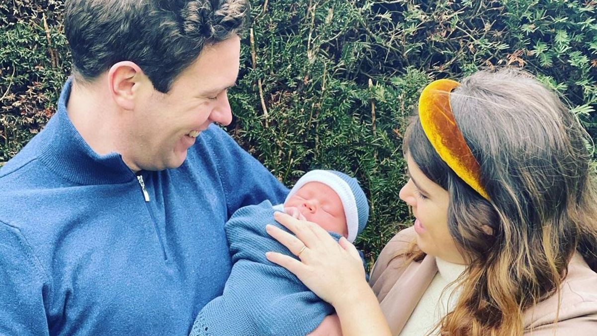 Принцесса Евгения отложила крещения сына: в чем причина Принцесса Евгения отложила крещения сына: в чем причина