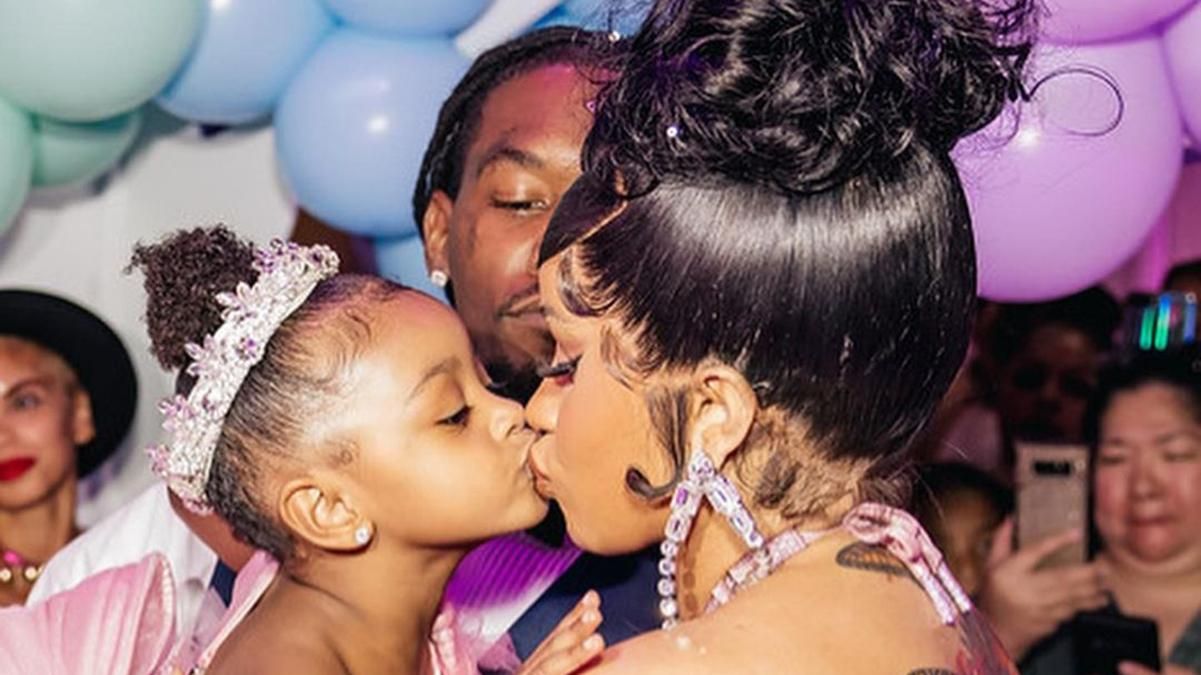 Cardi B влаштувала вечірку в стилі Disney для 3-річної доньки: фото Cardi B влаштувала вечірку в стилі Disney для 3-річної доньки: фото