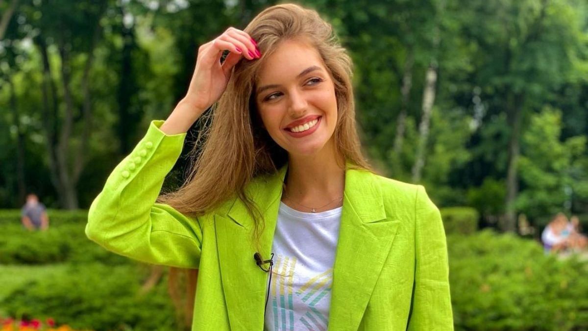 Дружина Дмитра Комарова показала яскравий літній образ: фото Дружина Дмитра Комарова показала яскравий літній образ: фото