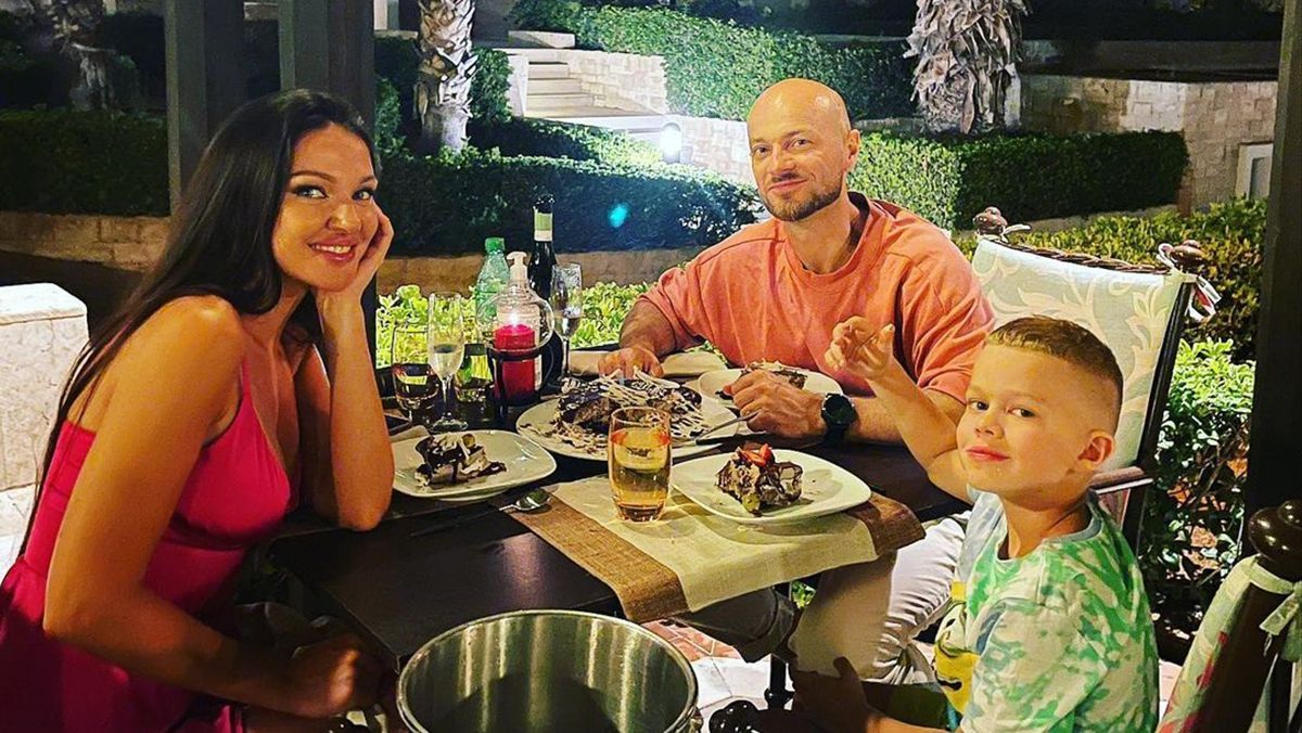 Влад Яма с женой и сыном улетел в Грецию: как они отдыхают Влад Яма с женой и сыном улетел в Грецию: как они отдыхают